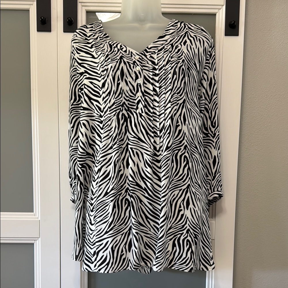 Black and White Relaxed 3/4 Sleeve Tunic